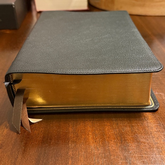 Crossway ESV Heirloom Study Bible in black goatskin - Picture 3 of 11